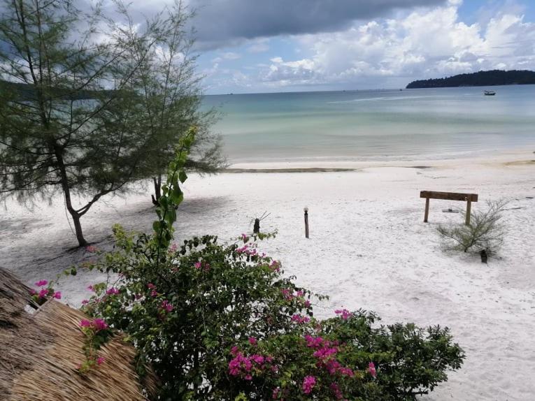 Green Blue Beach Hostel Koh Rong Sanloem Exteriör bild