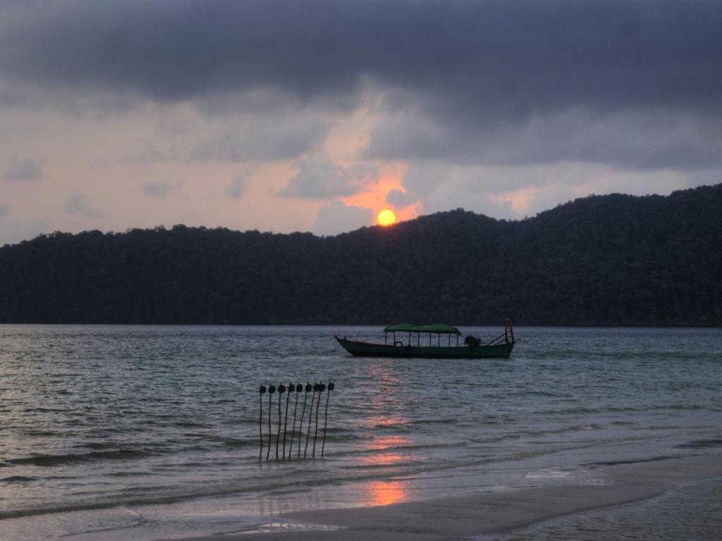Green Blue Beach Hostel Koh Rong Sanloem Exteriör bild